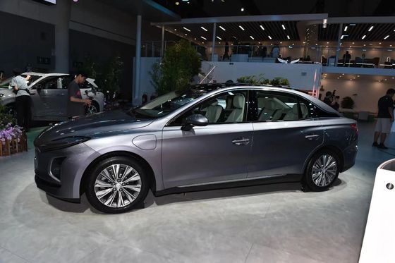 पेट्रोल या इलेक्ट्रिक ईंधन 2024 Hongqi Eqm5 कार काला रंग कुशल सीट वेंटिलेशन